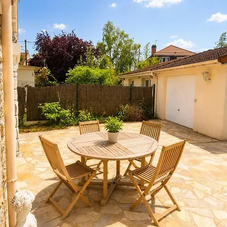 Maison 8p Avec Jardin, 2 Salons & Parking Guest house Sainte-Genevieve-des-Bois