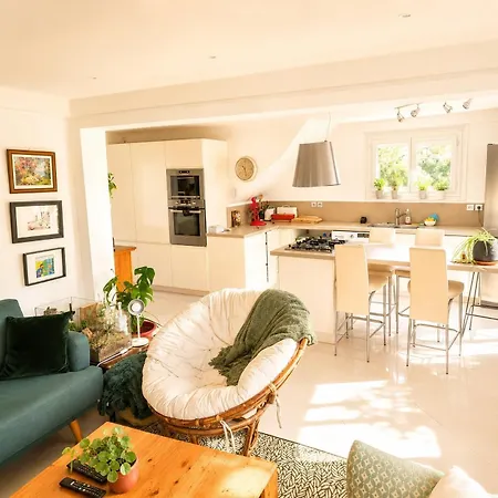 Maison 8p Avec Jardin, 2 Salons & Parking Guest house Sainte-Genevieve-des-Bois