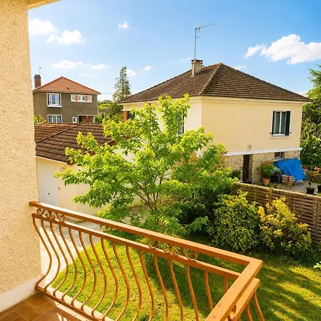 Casa de hóspedes Maison 8p Avec Jardin, 2 Salons & Parking Sainte-Geneviève-des-Bois