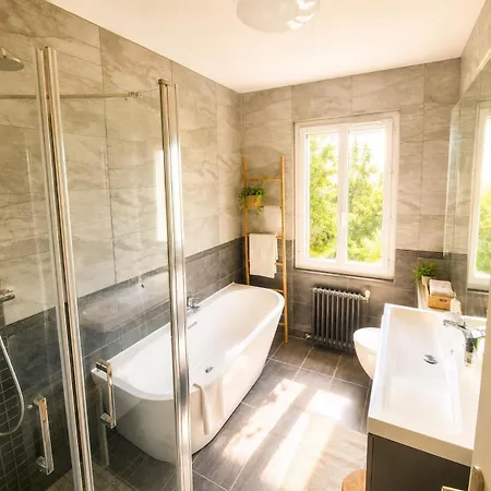 Maison 8p Avec Jardin, 2 Salons & Parking 3*